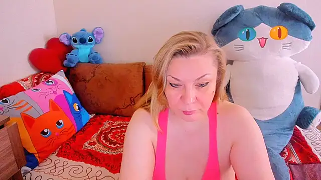 Snapshot of KerryBlareX chatting on April 28, 2026, 10:42 am KerryBlareX online show from April 28, 2026, 10:42 am