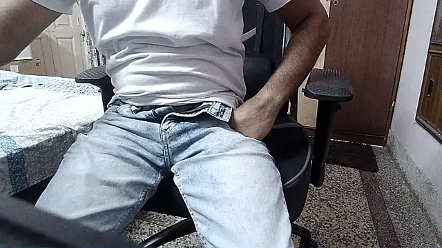 Snapshot of insanefreak69 chatting on February 8, 2025, 1:22 pm insanefreak69 online show from February 8, 2025, 1:22 pm