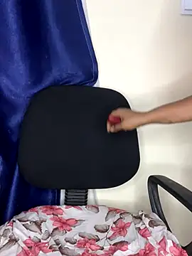 Snapshot of sweetestval chatting on November 6, 2025, 6:03 am sweetestval online show from November 6, 2025, 6:03 am