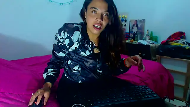 AmaraRoberts420 online show from December 14, 2024, 4:56 am