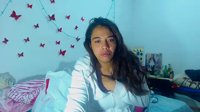 AmaraRoberts420 online show from December 17, 2024, 10:43 pm