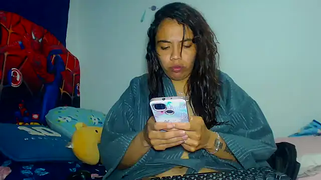 AmaraRoberts420 online show from December 20, 2024, 11:05 pm