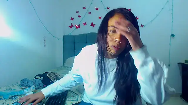 AmaraRoberts420 online show from January 21, 2025, 10:08 pm