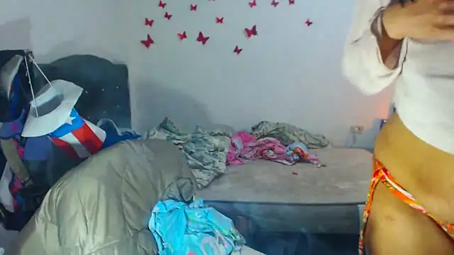 AmaraRoberts420 online show from October 5, 2025, 7:01 pm