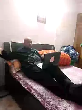 Dick 6inches online show from December 6, 2024, 9:43 am