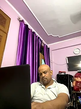 Dick 6inches online show from November 6, 2025, 3:46 pm