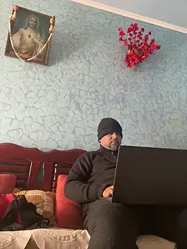 Dick 6inches online show from December 16, 2025, 7:46 am