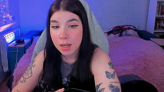Snapshot of kellyharris chatting on December 16, 2024, 4:16 pm kellyharris online show from December 16, 2024, 4:16 pm