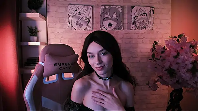 VivianLy  online show from November 28, 2025, 11:13 am