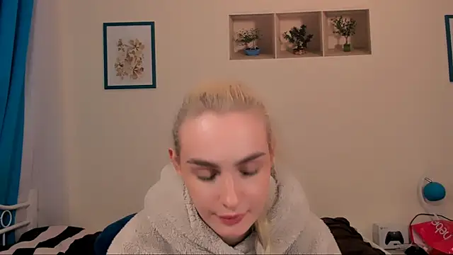 OliviaKisss online show from April 19, 2026, 5:34 pm