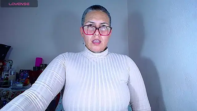 Snapshot of Yessi_rousse chatting on December 19, 2024, 10:21 pm Yessi rousse online show from December 19, 2024, 10:21 pm