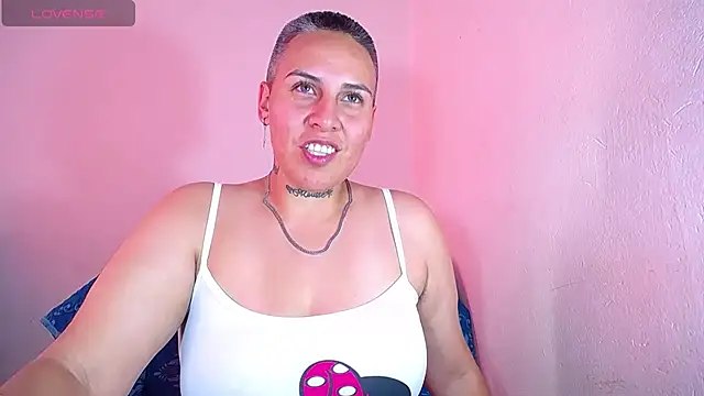 Snapshot of Yessi_rousse chatting on January 22, 2025, 8:49 pm Yessi rousse online show from January 22, 2025, 8:49 pm