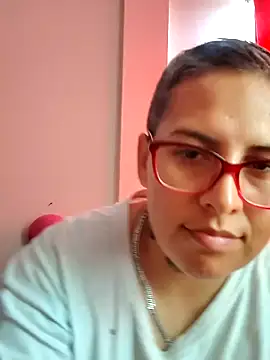Snapshot of Yessi_rousse chatting on February 14, 2025, 6:23 am Yessi rousse online show from February 14, 2025, 6:23 am
