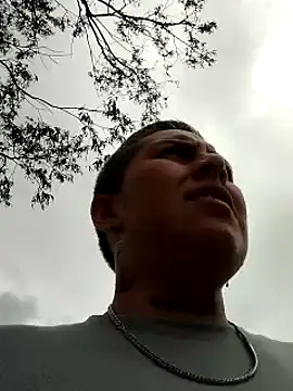 Snapshot of Yessi_rousse chatting on February 19, 2025, 5:38 pm Yessi rousse online show from February 19, 2025, 5:38 pm