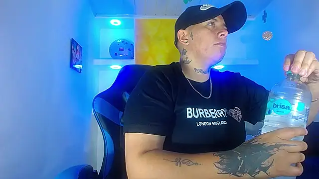 Snapshot of Yessi_rousse chatting on March 21, 2025, 6:51 pm Yessi rousse online show from March 21, 2025, 6:51 pm
