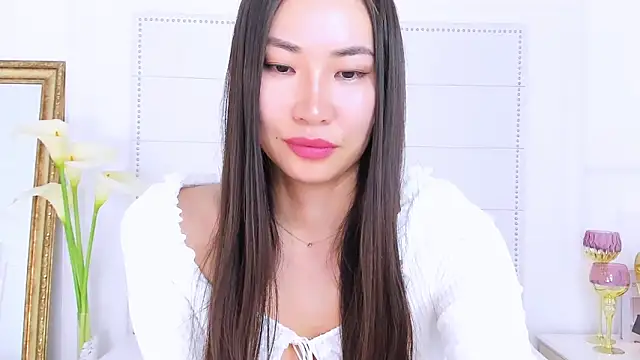 Snapshot of NaomiYuu chatting on February 19, 2025, 6:00 am NaomiYuu online show from February 19, 2025, 6:00 am