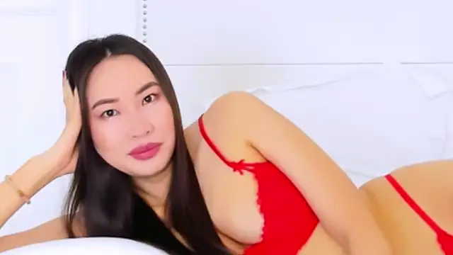 Snapshot of NaomiYuu chatting on October 27, 2025, 2:48 am NaomiYuu online show from October 27, 2025, 2:48 am