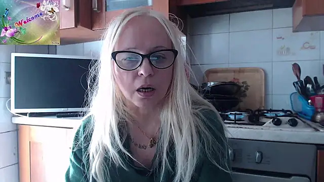 martachatte online show from October 8, 2025, 8:56 am