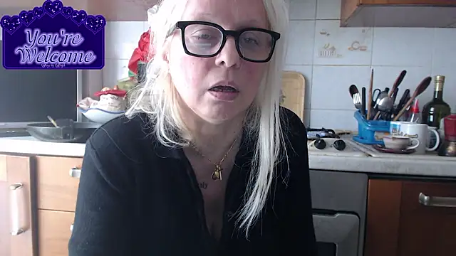 martachatte online show from March 9, 2026, 9:02 am