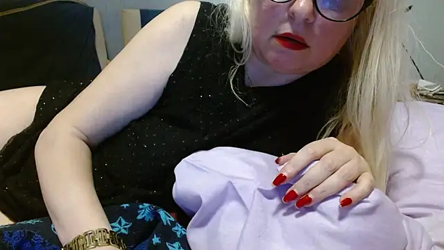 martachatte online show from April 30, 2026, 8:26 pm