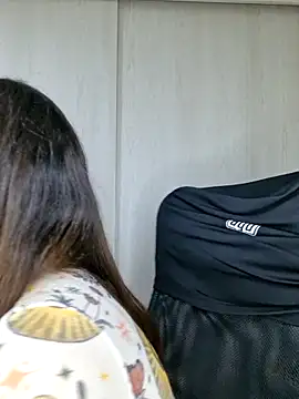 ariel35 online show from October 12, 2025, 7:02 pm