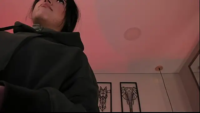 Rebeca jones online show from October 1, 2025, 12:22 pm