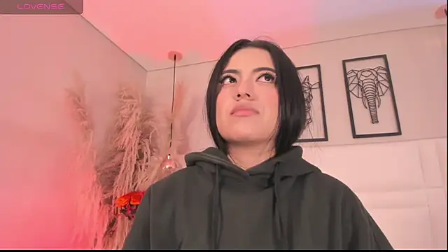 Rebeca jones online show from October 3, 2025, 12:24 pm