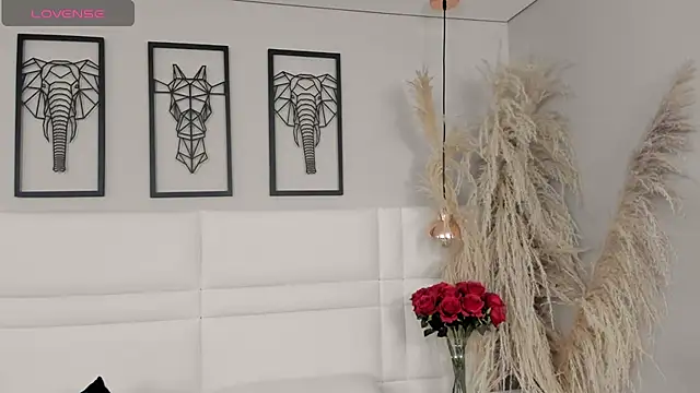 Rebeca jones online show from October 17, 2025, 12:19 pm