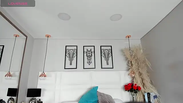 Rebeca jones online show from November 10, 2025, 12:15 pm