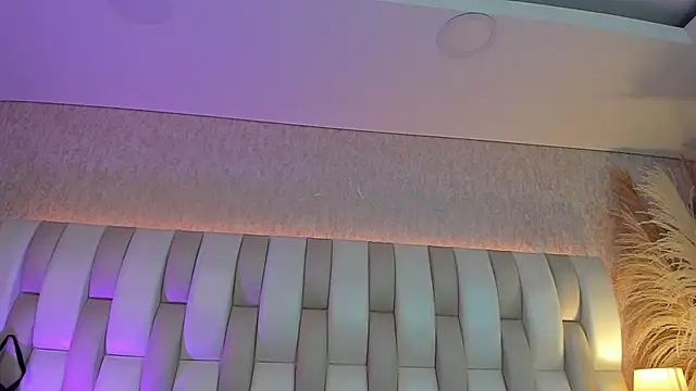 Rebeca jones online show from March 23, 2026, 12:09 pm