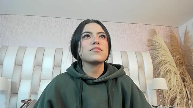 Rebeca jones online show from April 7, 2026, 12:05 pm