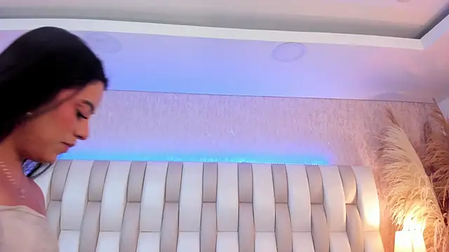 Rebeca jones online show from April 15, 2026, 12:12 pm