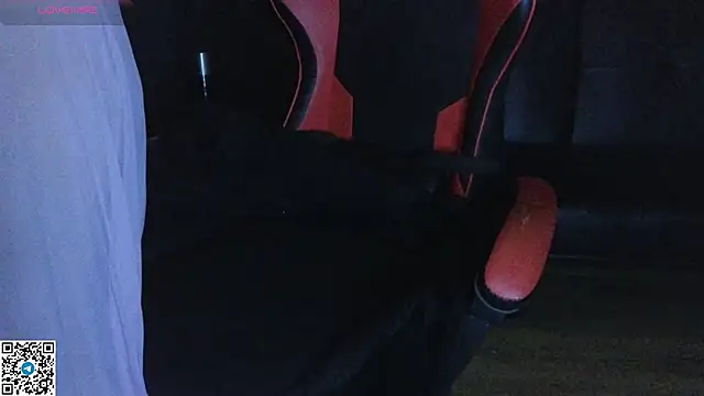 Mia G0ld online show from November 8, 2025, 5:01 pm