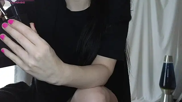 Mia G0ld online show from January 9, 2026, 1:47 pm