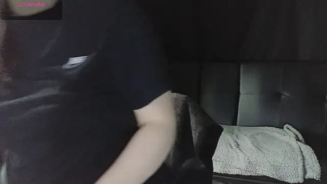 Mia G0ld online show from March 29, 2026, 4:51 pm