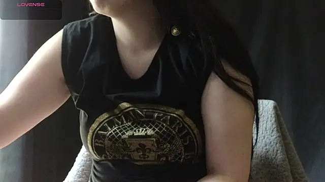 Mia G0ld online show from April 16, 2026, 12:39 pm