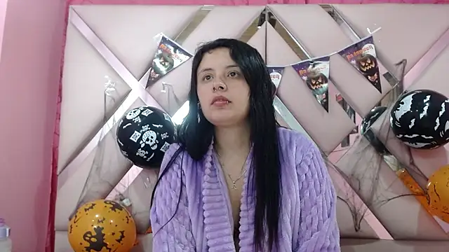 nathaly low1 online show from October 18, 2025, 3:20 am