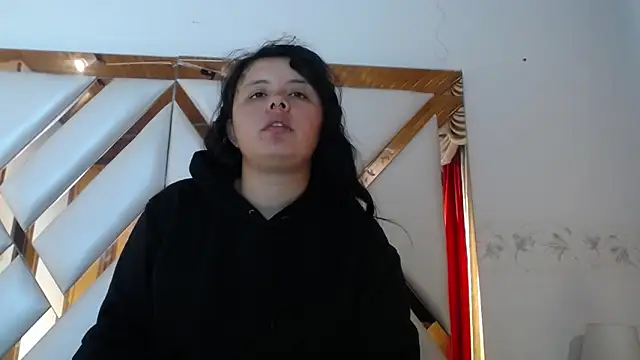 nathaly low1 online show from April 10, 2026, 12:43 pm