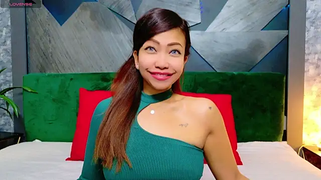 Snapshot of ElyaQuinn chatting on December 13, 2024, 10:30 am ElyaQuinn online show from December 13, 2024, 10:30 am