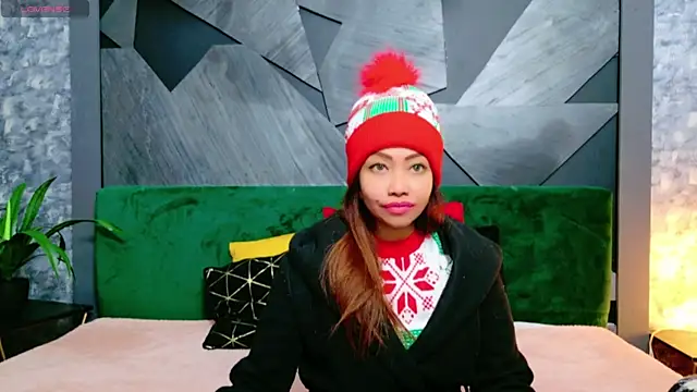 Snapshot of ElyaQuinn chatting on December 22, 2024, 7:11 am ElyaQuinn online show from December 22, 2024, 7:11 am