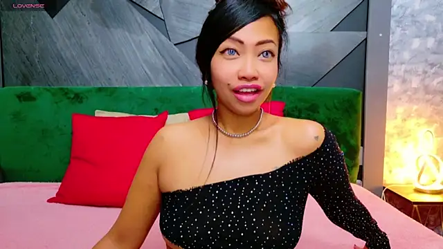 Snapshot of ElyaQuinn chatting on October 8, 2025, 6:22 am ElyaQuinn online show from October 8, 2025, 6:22 am