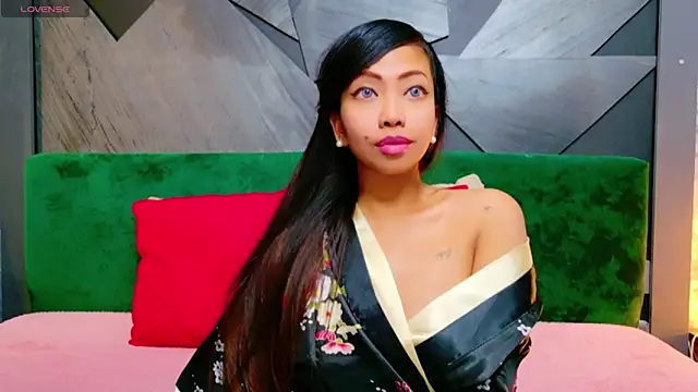 Snapshot of ElyaQuinn chatting on October 10, 2025, 6:56 am ElyaQuinn online show from October 10, 2025, 6:56 am