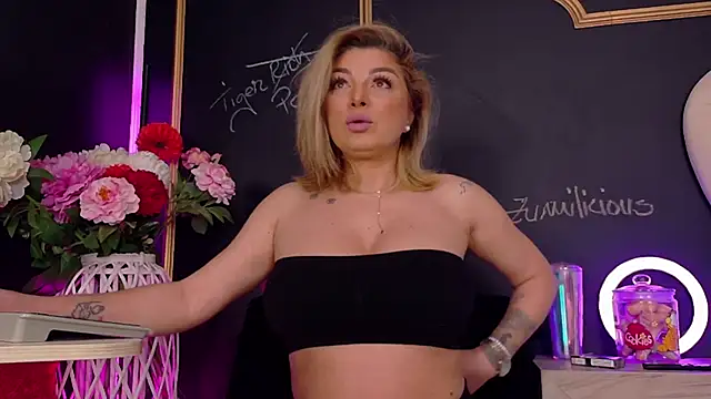 Snapshot of DeeaDiamondd chatting on January 10, 2026, 8:21 pm DeeaDiamondd online show from January 10, 2026, 8:21 pm