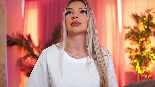 Snapshot of ArtTeasee chatting on February 12, 2025, 10:24 am ArtTeasee online show from February 12, 2025, 10:24 am