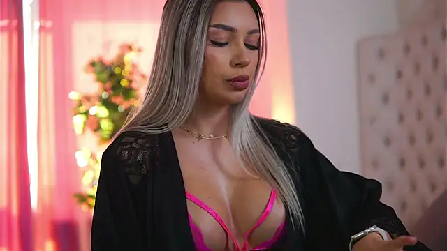 Snapshot of ArtTeasee chatting on February 19, 2025, 9:28 am ArtTeasee online show from February 19, 2025, 9:28 am