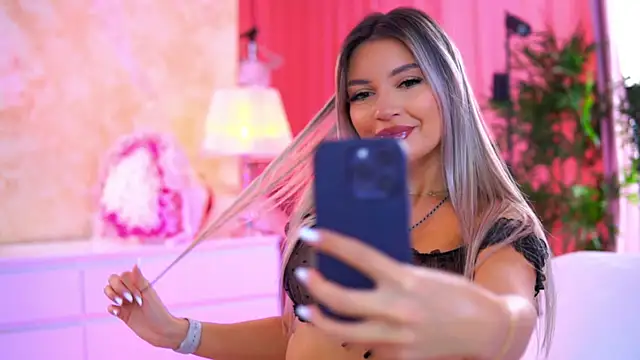 Snapshot of ArtTeasee chatting on October 9, 2025, 9:07 am ArtTeasee online show from October 9, 2025, 9:07 am