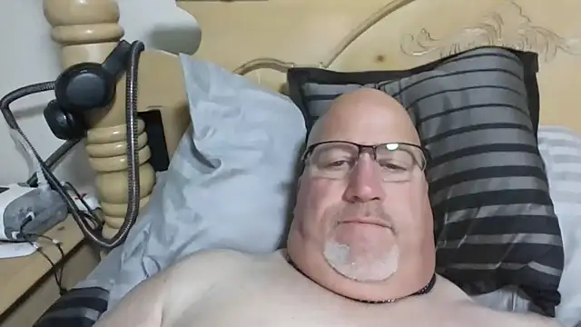 Bigbear0563 online show from October 27, 2025, 5:55 am