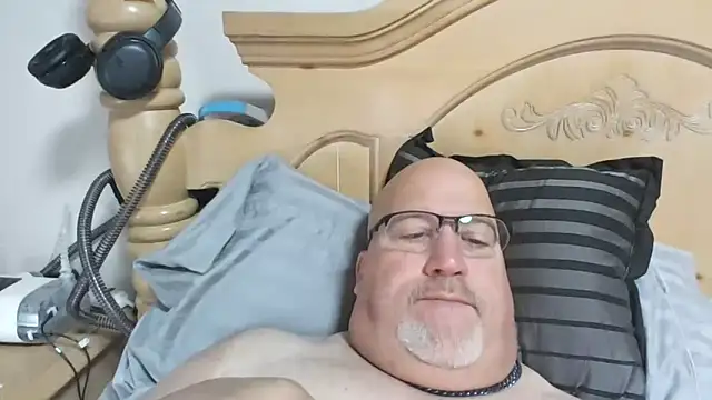 Bigbear0563 online show from November 18, 2025, 5:17 pm