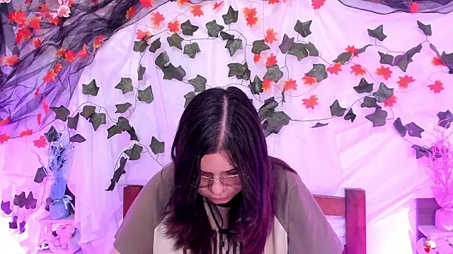 Snapshot of Mey_moon chatting on February 6, 2025, 6:02 pm Mey moon online show from February 6, 2025, 6:02 pm