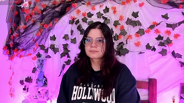 Snapshot of Mey_moon chatting on February 8, 2025, 4:47 pm Mey moon online show from February 8, 2025, 4:47 pm